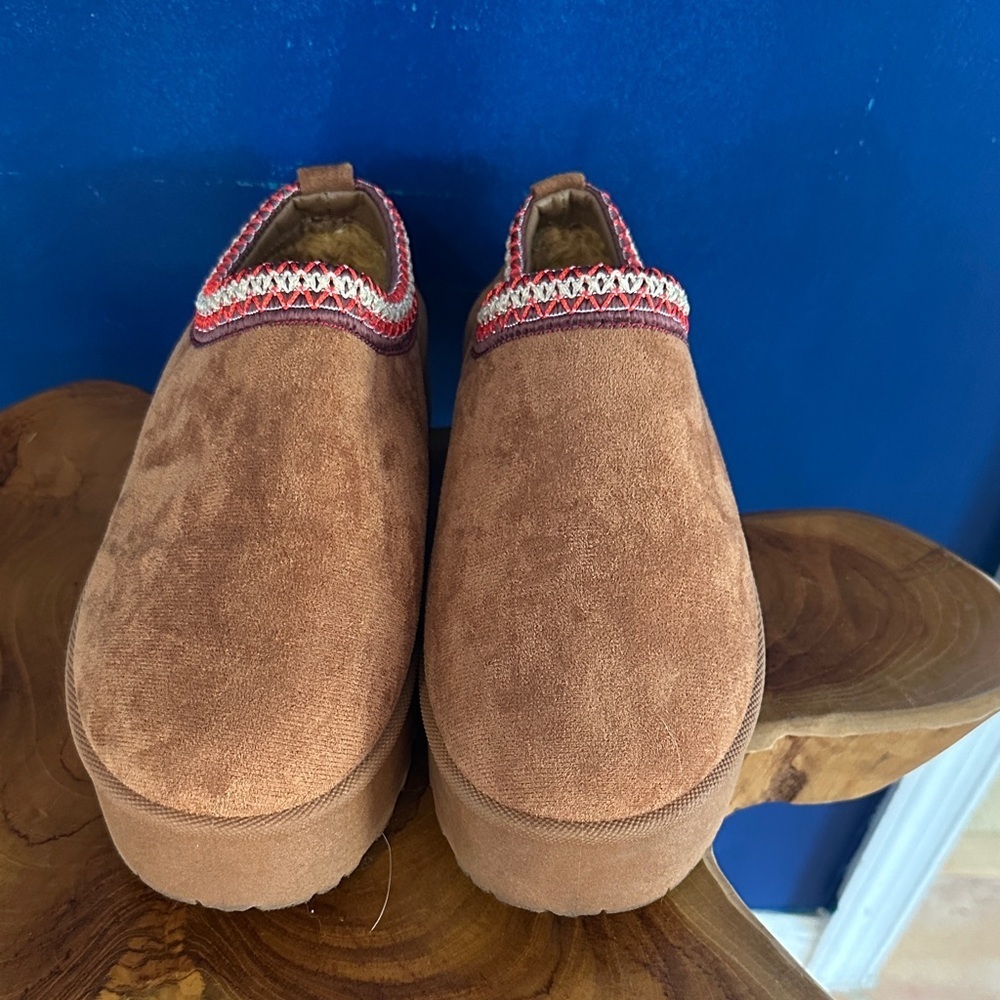New Women’s New Shaln Brown & Red Trim Platform Suede Slip-On Shoes Size 41 (10)